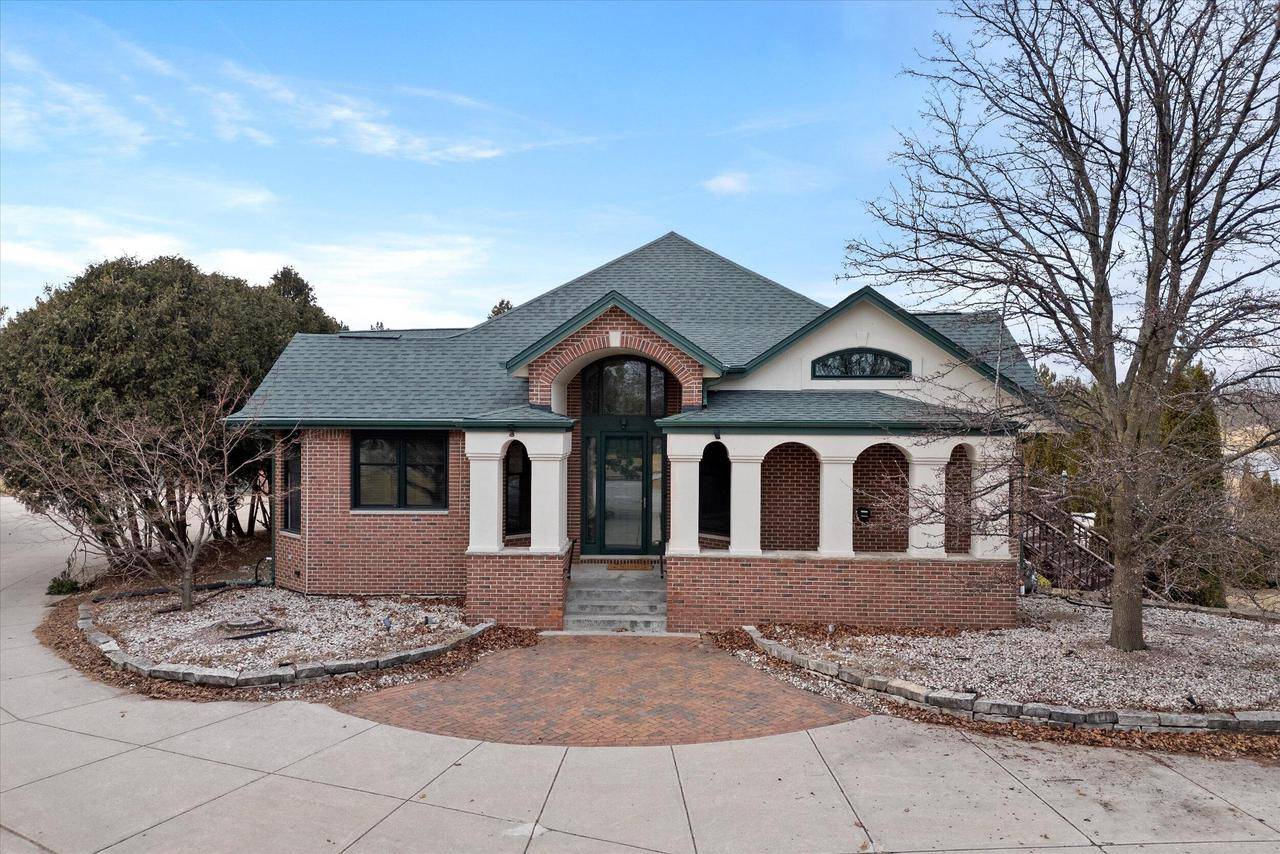 7767 S Cambridge COURT, Franklin, WI 53132
