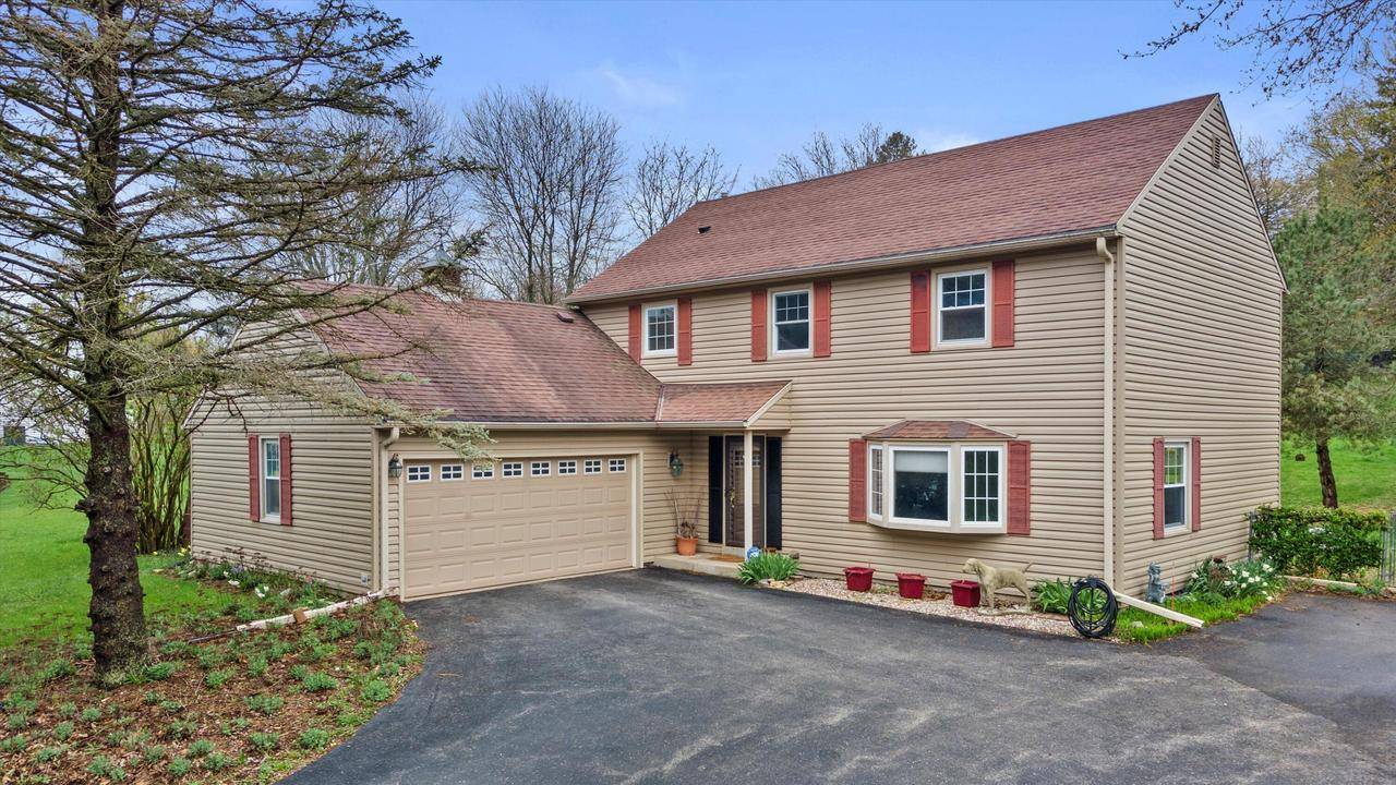 S41W26912 Oak Grove LANE, Waukesha, WI 53189