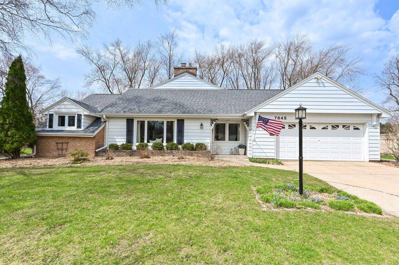 7845 N Boyd WAY, Fox Point, WI 53217