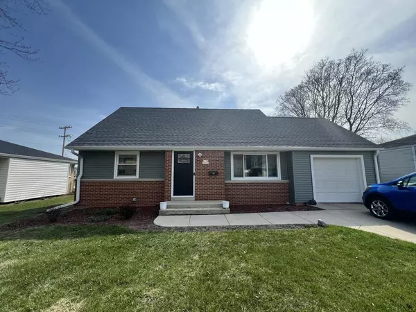 W158N9026 Charles DRIVE, Menomonee Falls, WI 53051