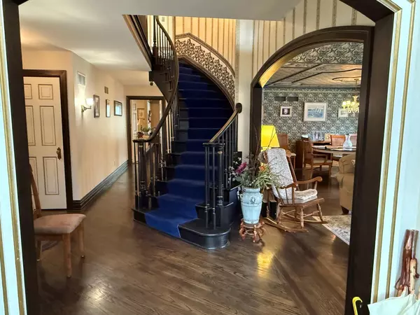 401 Pine TERRACE, Oconomowoc, WI 53066