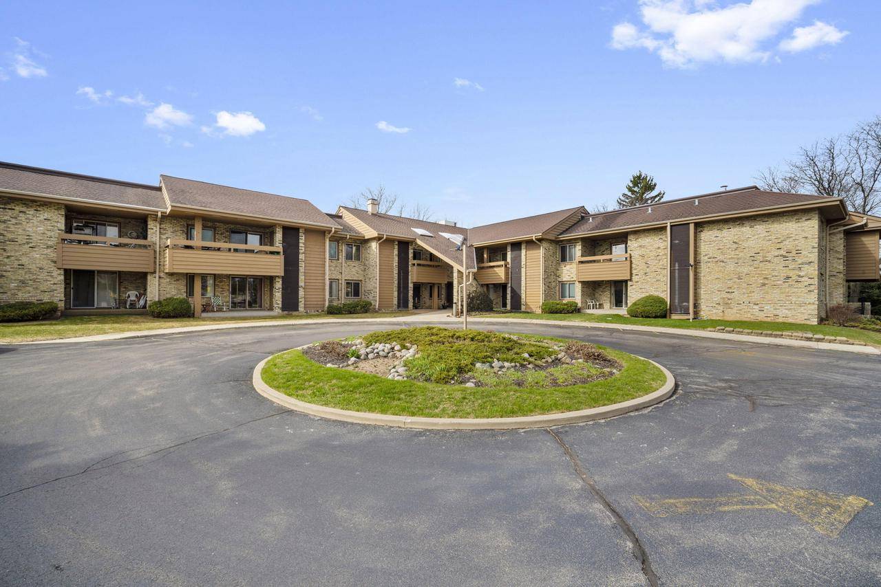 2101 W Good Hope ROAD #112, Glendale, WI 53209