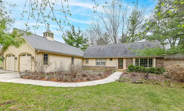 Dousman, WI 53118,S47W36105 Meadows DRIVE