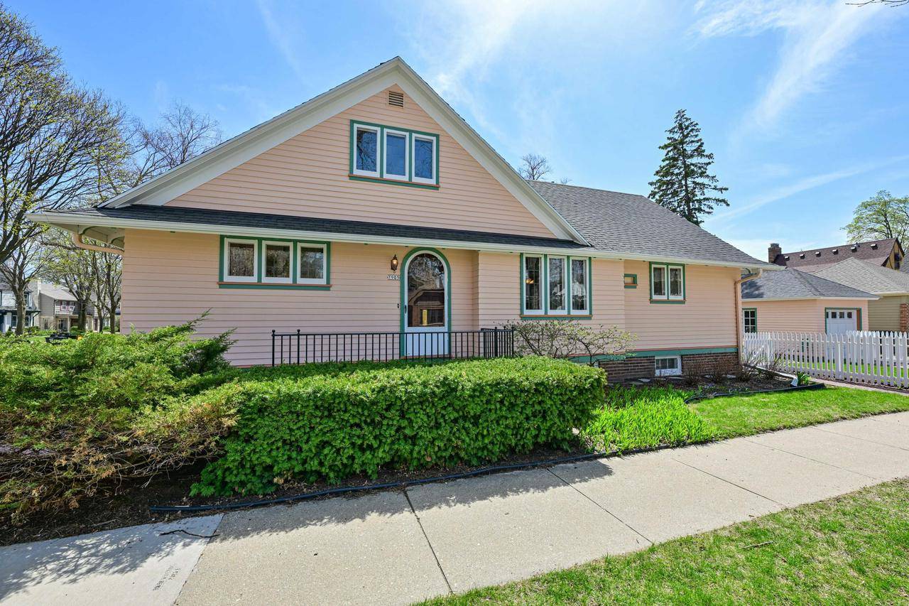 7905 Rogers AVENUE, Wauwatosa, WI 53213