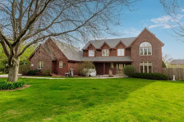 194 W Fairfield COURT, Oak Creek, WI 53154