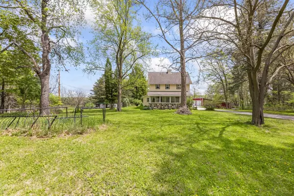 112 S Cushing Park ROAD, Delafield, WI 53018