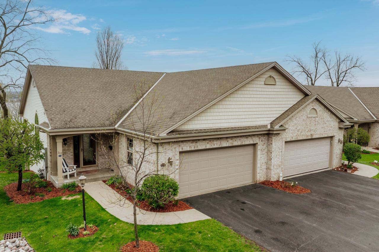 317 Cardinal Ridge DRIVE, Pewaukee, WI 53072
