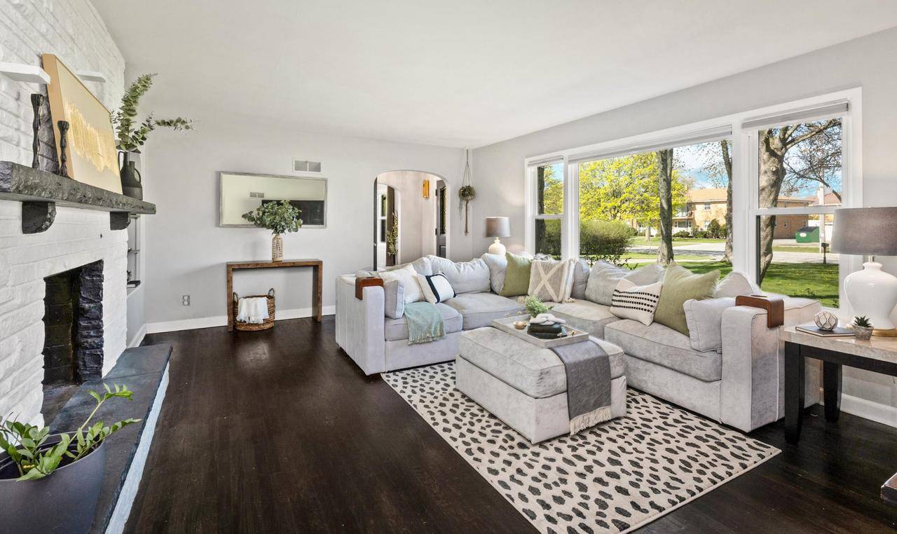 4468 N 100th STREET, Wauwatosa, WI 53225