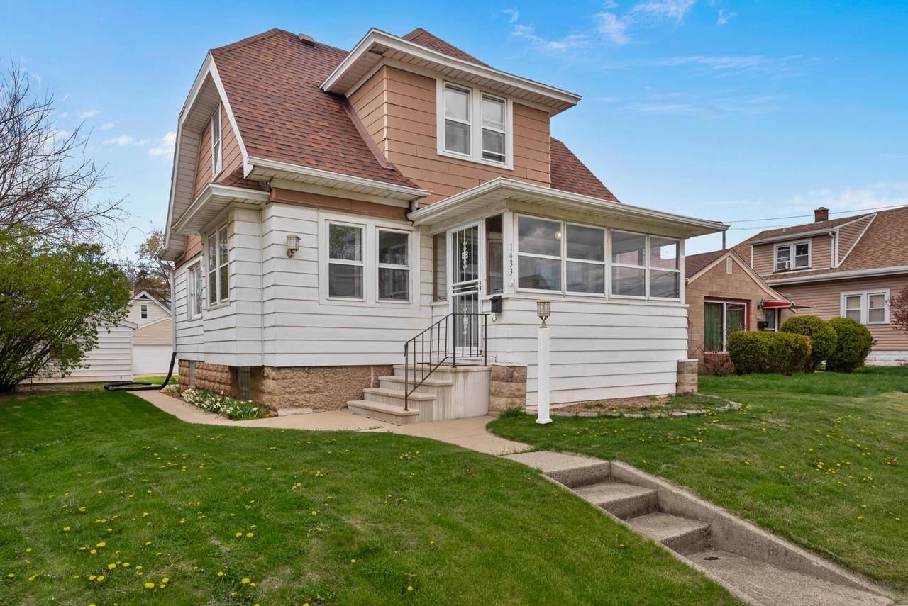 1433 S 94th STREET, West Allis, WI 53214