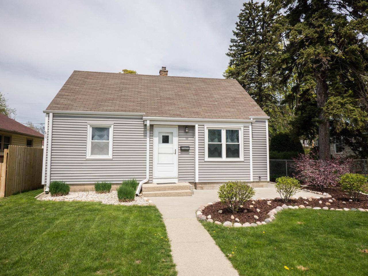 10600 W Rogers STREET, West Allis, WI 53227