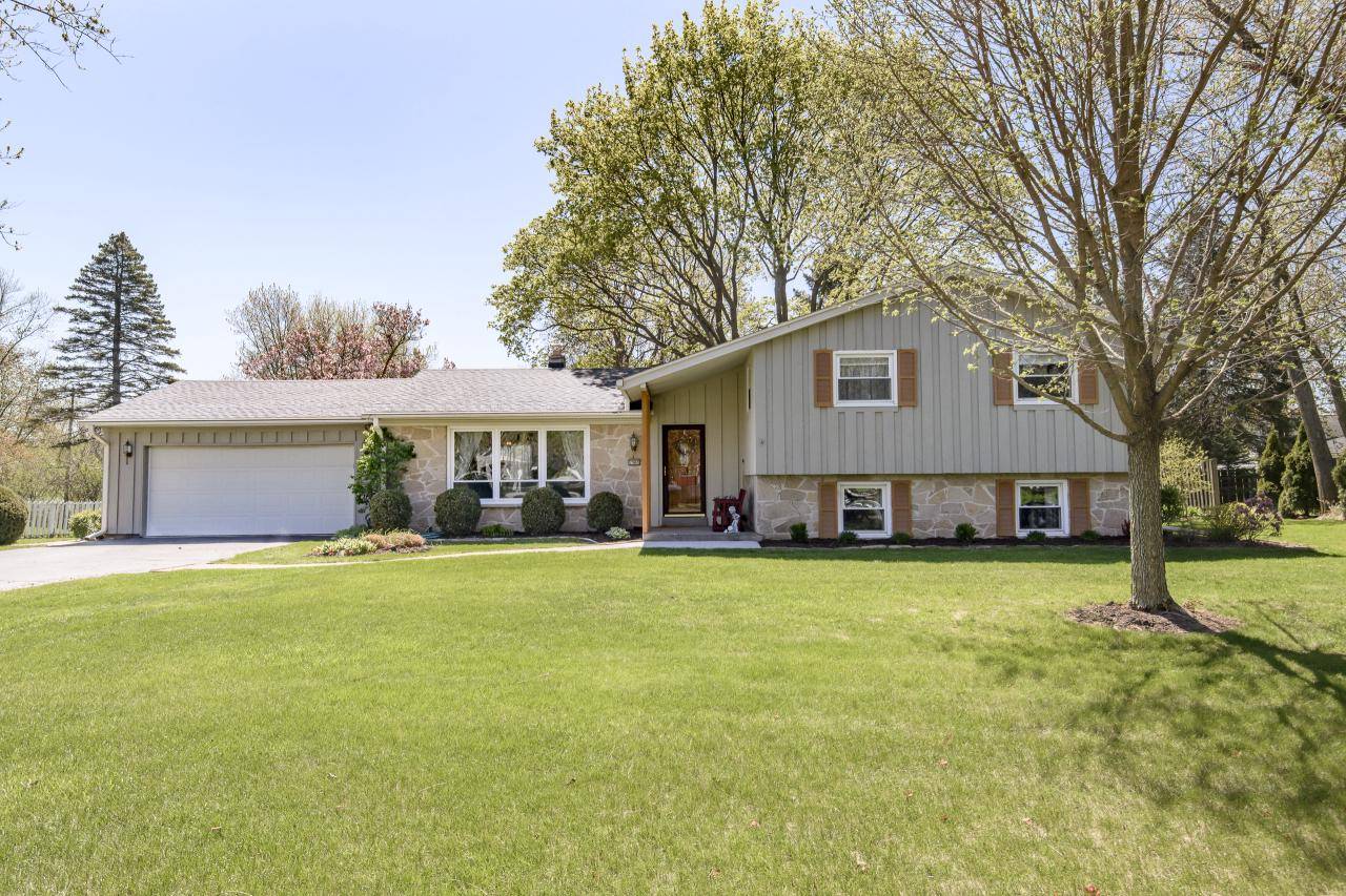 17865 Elm Terrace CIRCLE, Brookfield, WI 53045