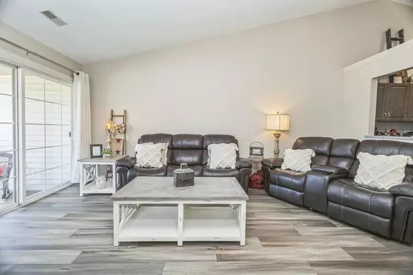 Pewaukee, WI 53072,678 Pewaukee ROAD #E