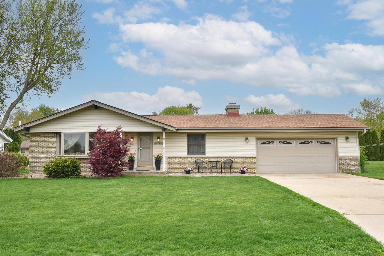 15065 W Mayflower DRIVE, New Berlin, WI 53151
