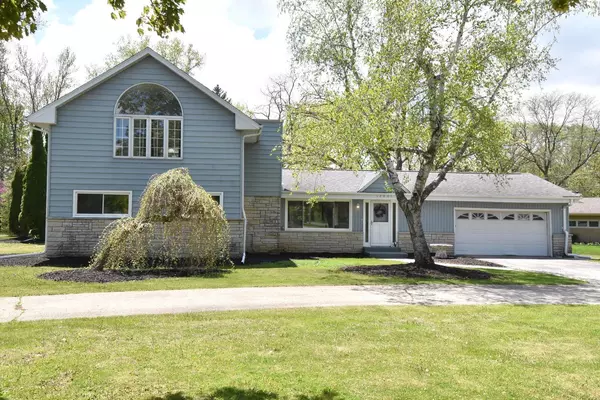 12001 Parkview LANE, Hales Corners, WI 53130