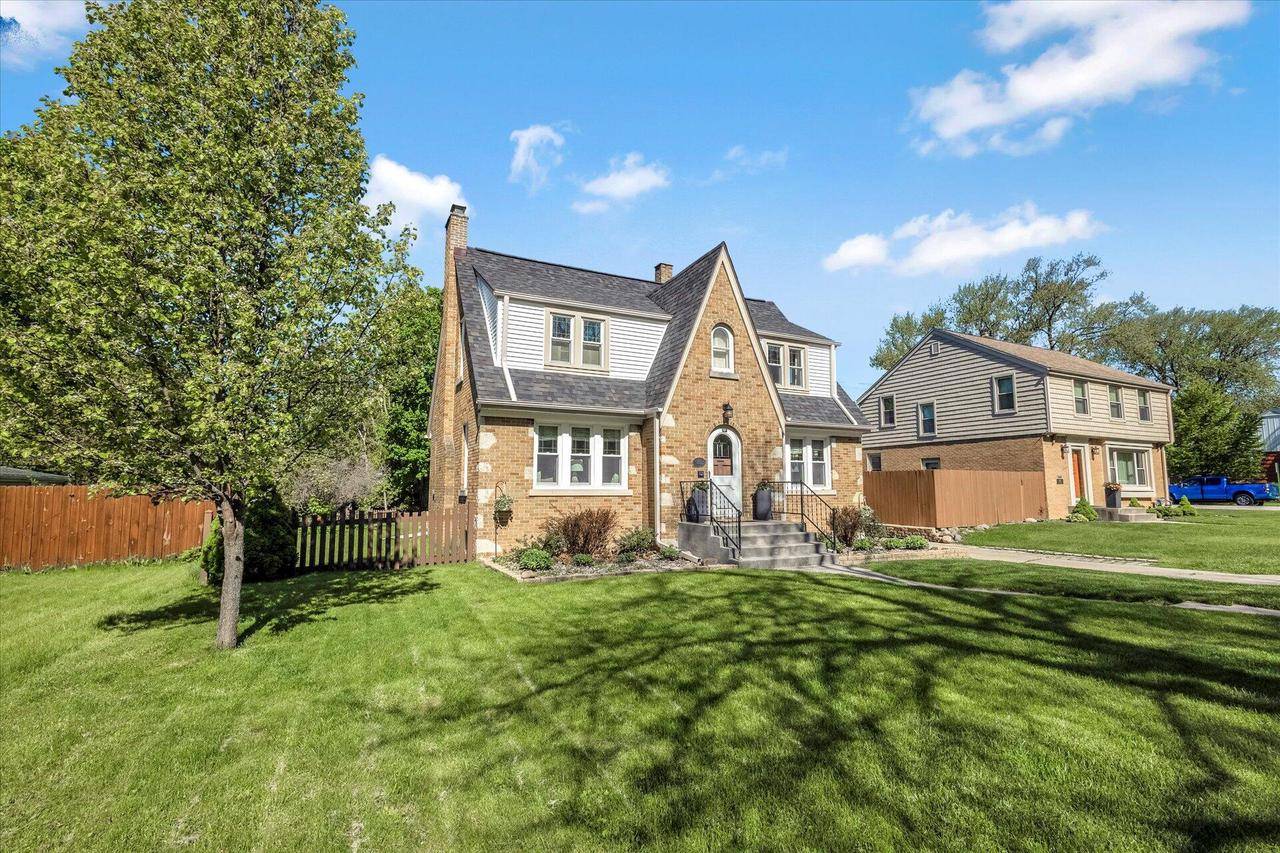 202 Lake DRIVE, South Milwaukee, WI 53172