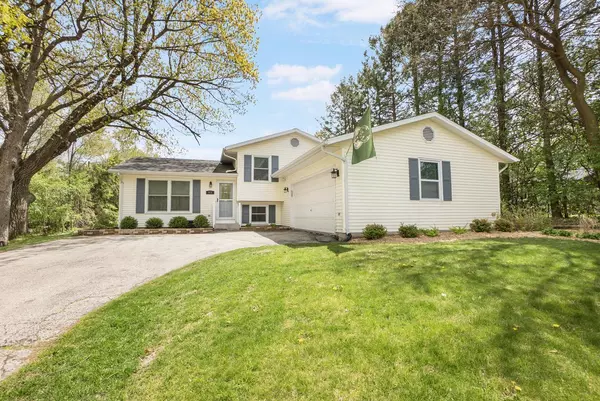 913 E Imperial DRIVE, Hartland, WI 53029