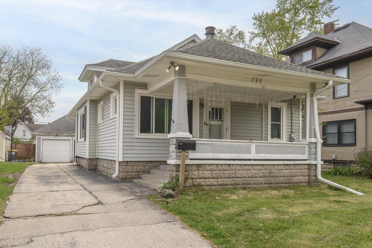 705 Beechwood AVENUE, Waukesha, WI 53186