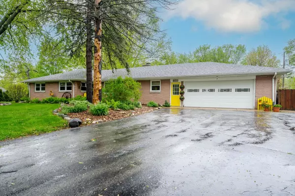 5211 S La Salle DRIVE, New Berlin, WI 53151