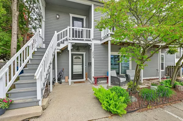 2504 S Delaware AVENUE #102, Milwaukee, WI 53207