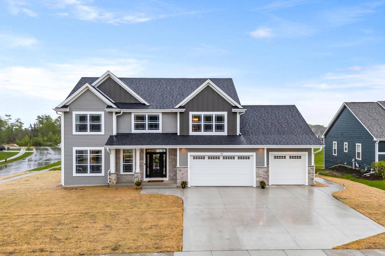 788 Kohlwey DRIVE, Grafton, WI 53024