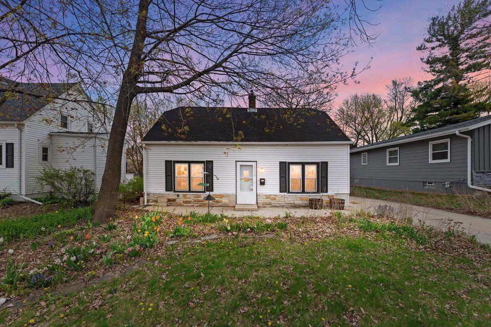 1110 S 123rd STREET, West Allis, WI 53214