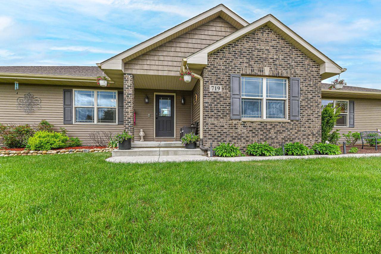 719 Grove TRAIL, Twin Lakes, WI 53181