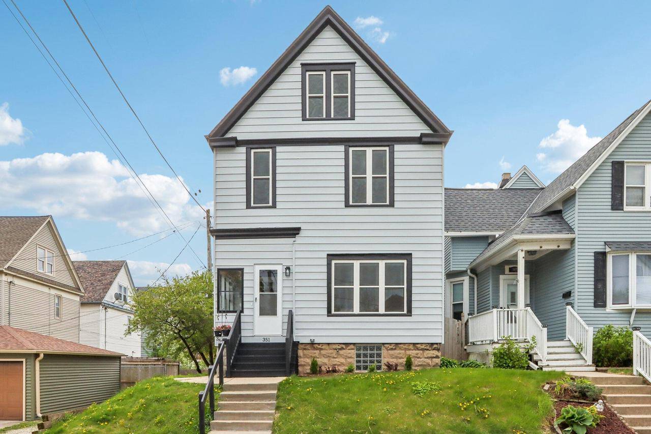 351 E Deer PLACE, Milwaukee, WI 53207