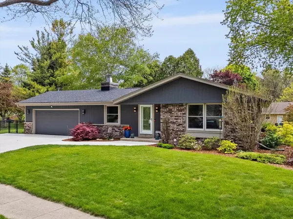 N93W5903 Essex COURT, Cedarburg, WI 53012