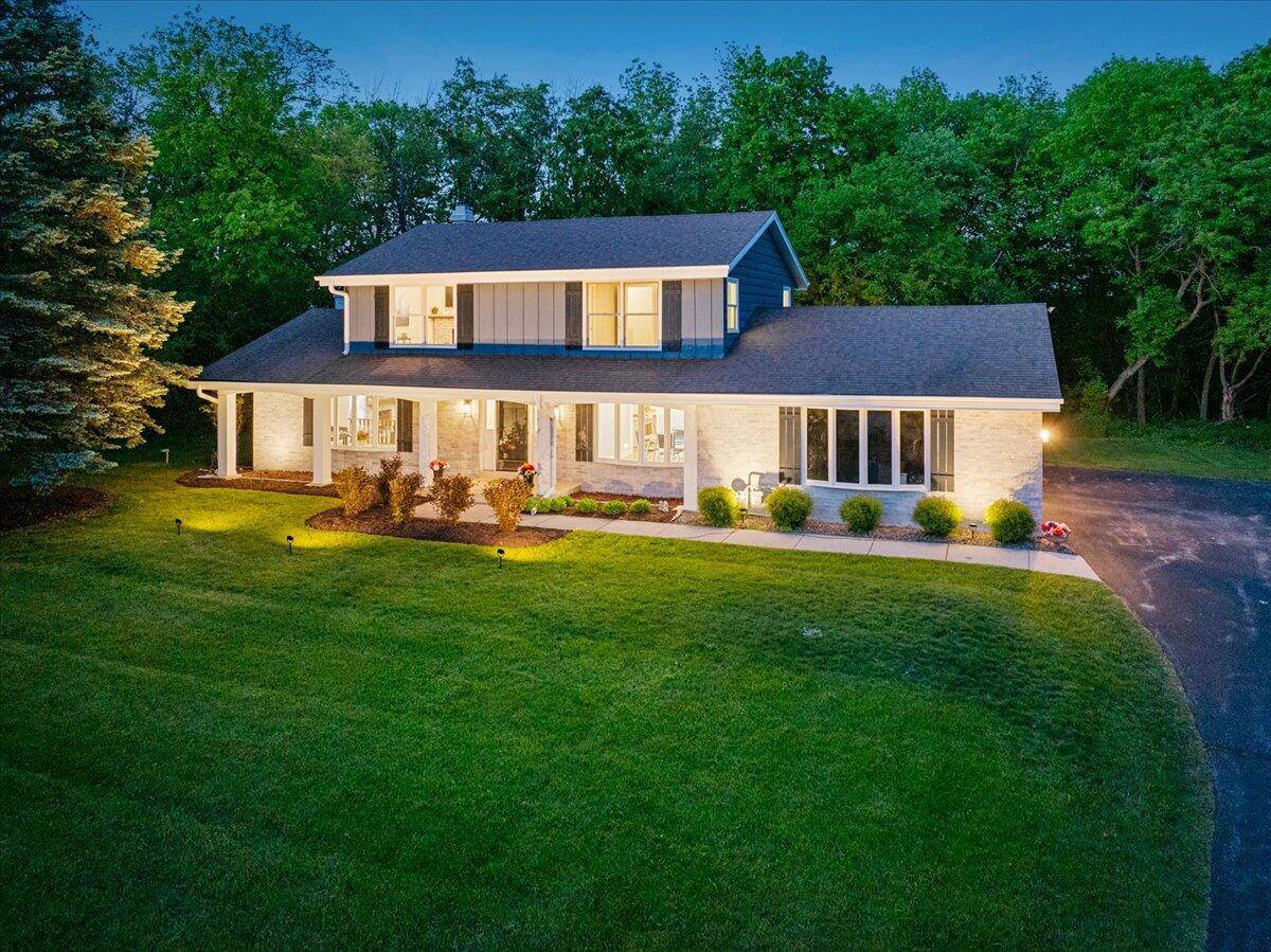 W308N5583 Windrise CIRCLE, Hartland, WI 53029