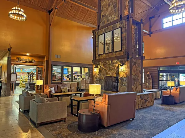 7020 Grand Geneva WAY #166, Lake Geneva, WI 53147