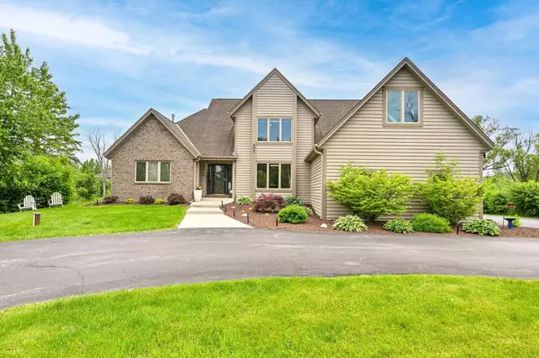 1441 W County Line ROAD, River Hills, WI 53217