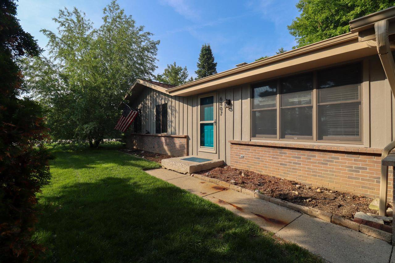 6807 Cliffside DRIVE, Racine, WI 53402