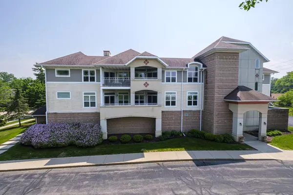 213 S Main STREET #302, Thiensville, WI 53092