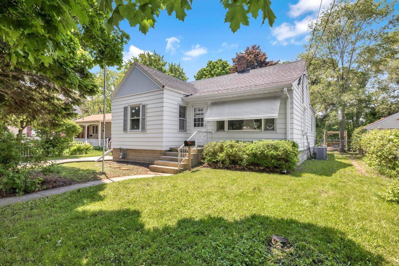 230 S Washington AVENUE, Waukesha, WI 53188