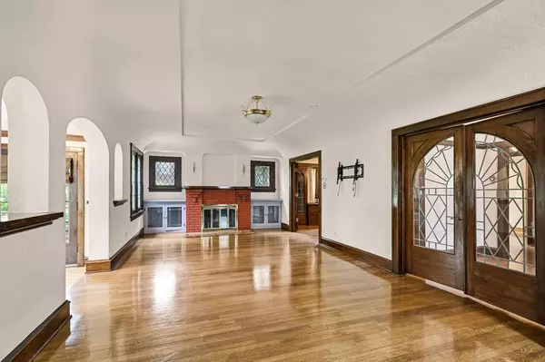 Wauwatosa, WI 53213,651 N 76th STREET