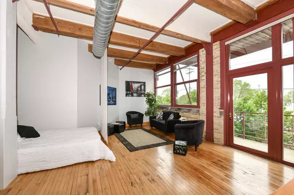 215 W Maple STREET #308, Milwaukee, WI 53204