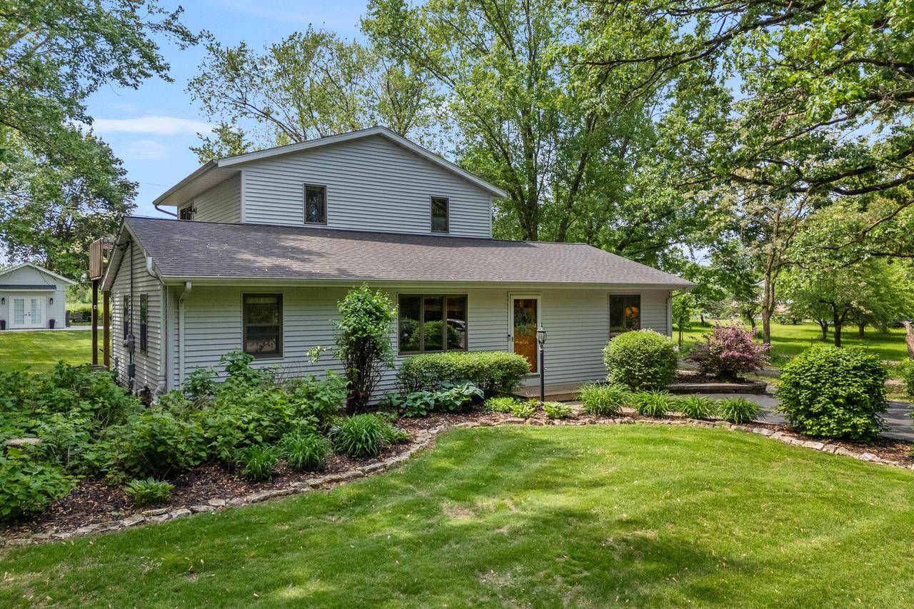 S23W35519 Parry ROAD, Oconomowoc, WI 53066