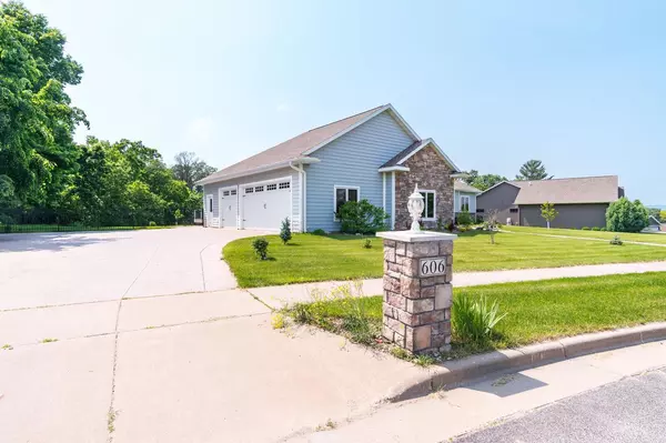 Holmen, WI 54636,606 Deerwood STREET
