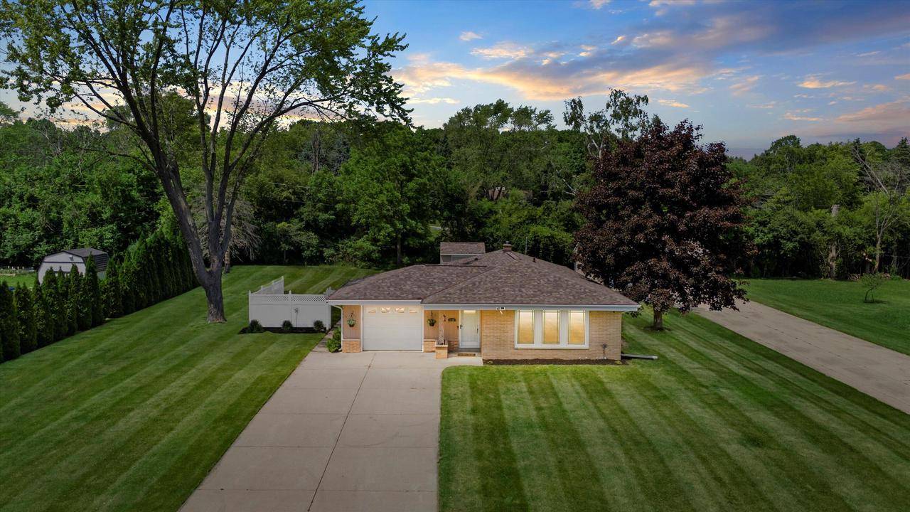 2210 W Woodward DRIVE, Oak Creek, WI 53154