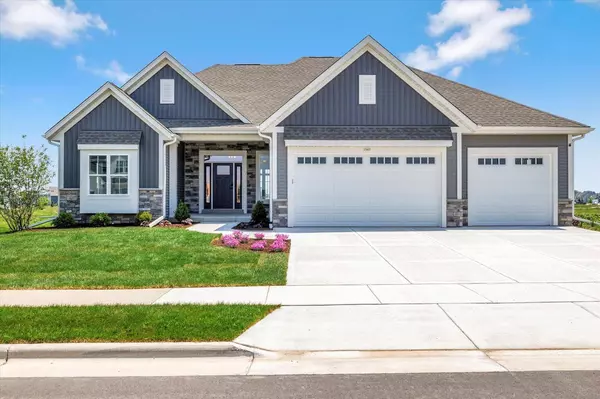 1597 Bluestem TRAIL, Oconomowoc, WI 53066