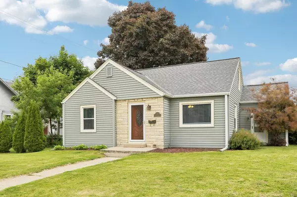 713 S Grand AVENUE, Waukesha, WI 53186