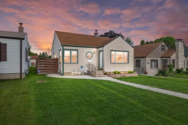 3663 S Whitnall AVENUE, Milwaukee, WI 53207