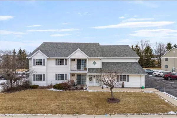 264 Minz Park CIRCLE #4, West Bend, WI 53095