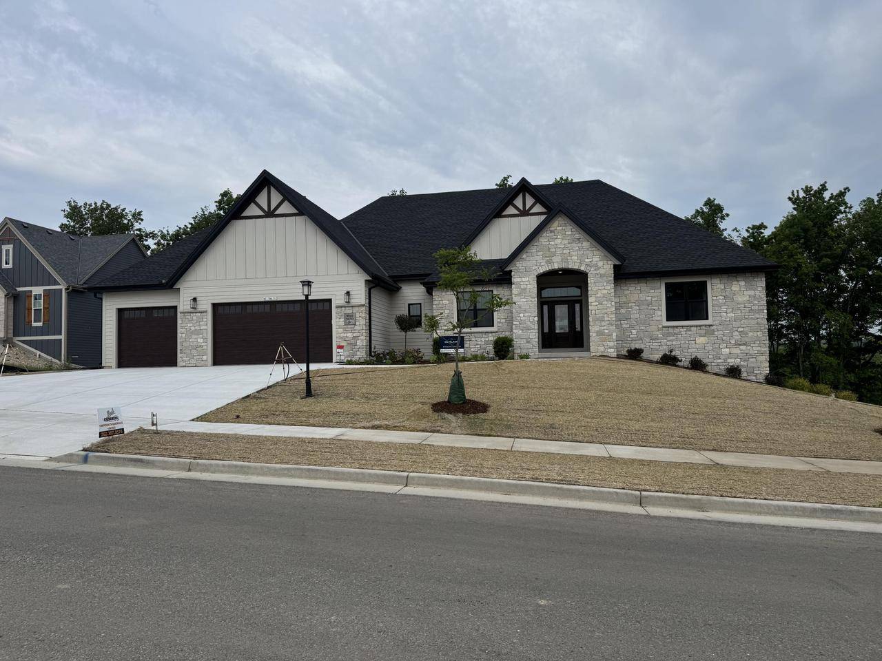 213 W Fairview DRIVE, Menomonee Falls, WI 53051