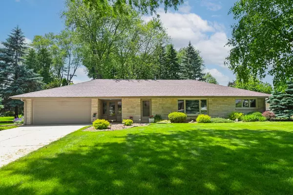 3121 N 105th STREET, Wauwatosa, WI 53222