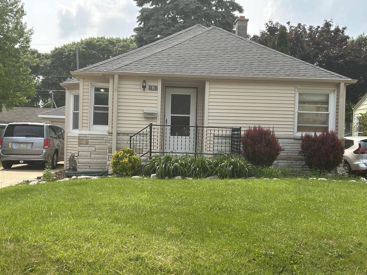 1961 S 94th STREET, West Allis, WI 53227