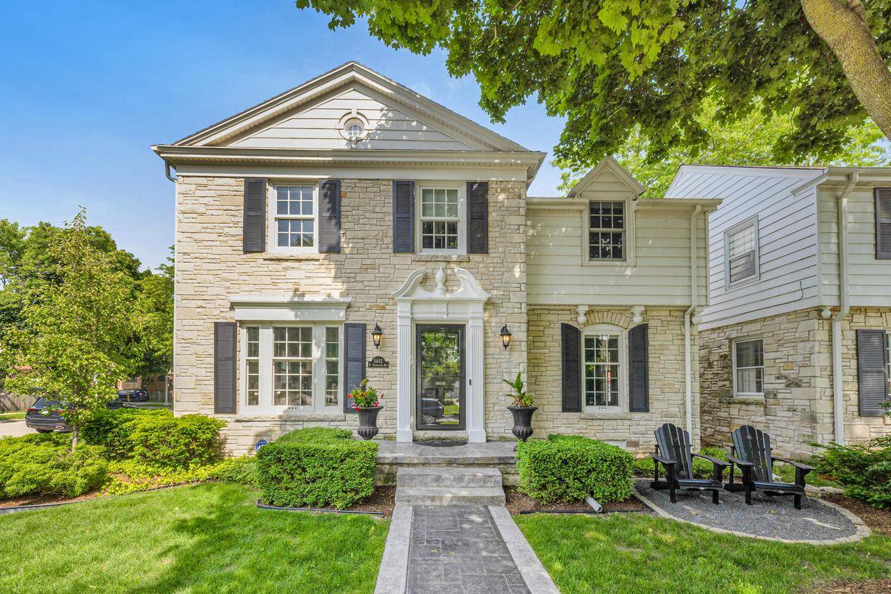 5462 N Shoreland AVENUE, Whitefish Bay, WI 53217