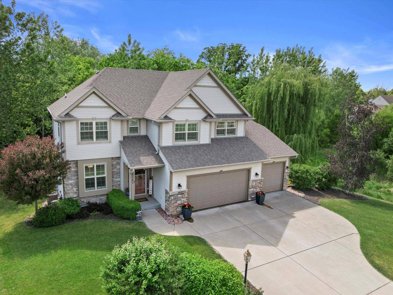 8061 S River LANE, Franklin, WI 53132
