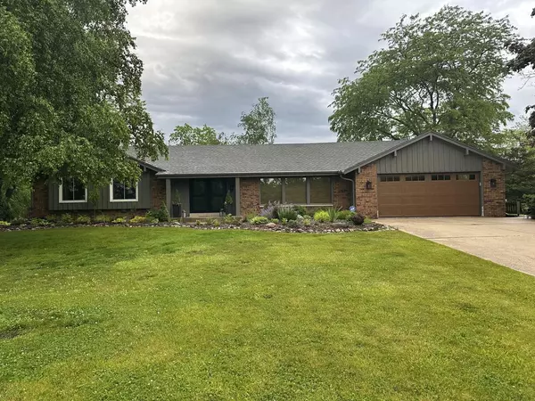 2042 W Wildwood DRIVE, Mequon, WI 53092