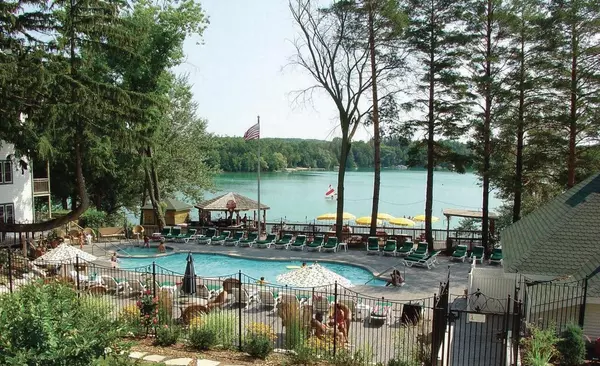 266 Victorian Village DRIVE #226, Elkhart Lake, WI 53020